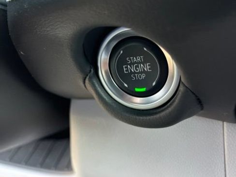 Used 2025 Chevrolet Suburban Premier RWD image 23