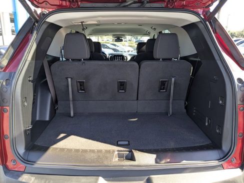 Used 2021 Chevrolet Traverse LT image 13