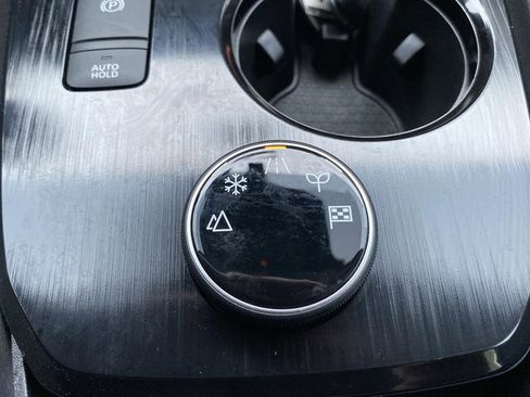 Used 2025 Nissan Rogue SL w/ SL Premium Package image 23