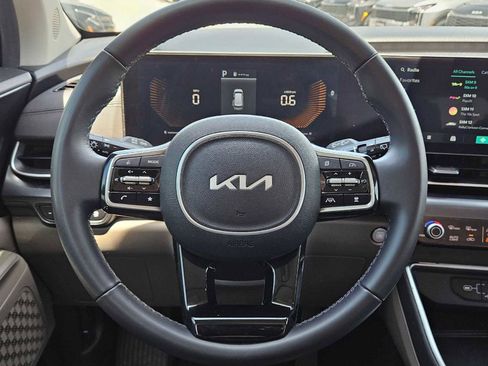 Used 2025 Kia Carnival FWD image 15