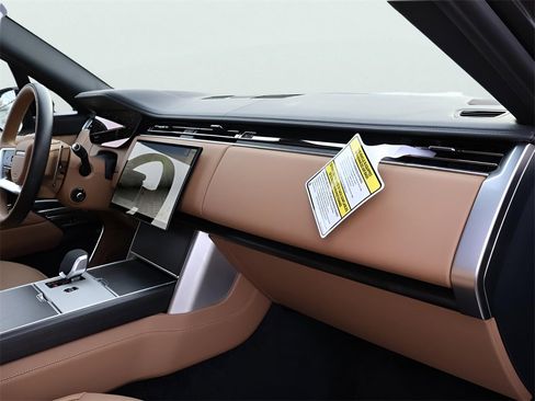 New 2026 Land Rover Range Rover SE image 9