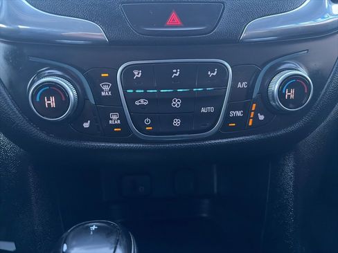 Used 2018 Chevrolet Equinox LT image 14