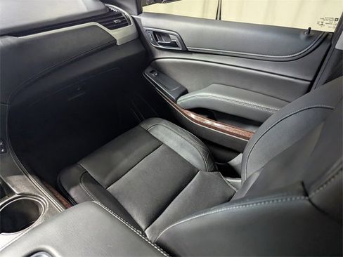 Used 2020 GMC Yukon SLT w/ Premium Edition image 8