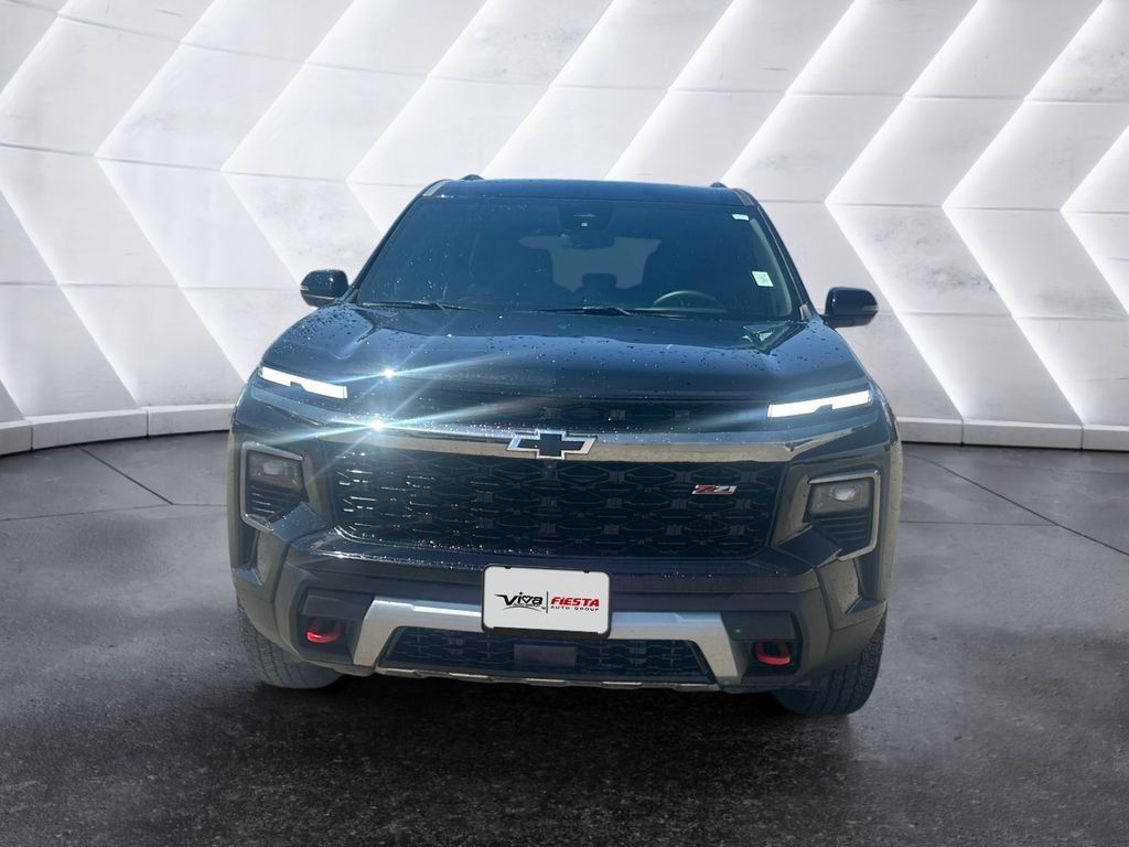 Used 2024 Chevrolet Traverse Z71 AWD/4WD image 2