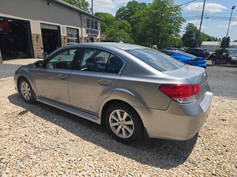 Used 2011 Subaru Legacy 2.5i Premium AWD/4WD image 4