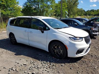 Used 2024 Chrysler Pacifica Limited