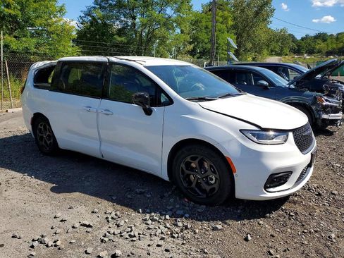 Used 2024 Chrysler Pacifica Limited FWD image 1