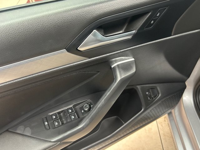 Used 2022 Volkswagen Jetta SE FWD image 11