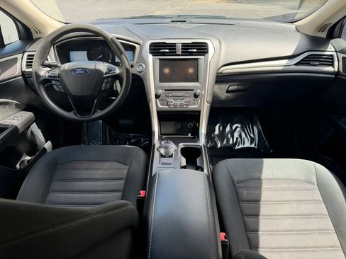 Used 2018 Ford Fusion SE w/ Fusion SE Technology Package FWD image 13