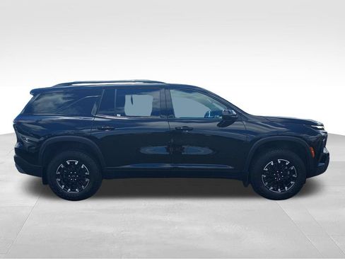 Used 2025 Chevrolet Traverse Z71 w/ LPO, Floor Liner Package AWD/4WD image 6