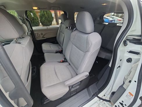 Used 2023 Toyota Sienna LE image 18