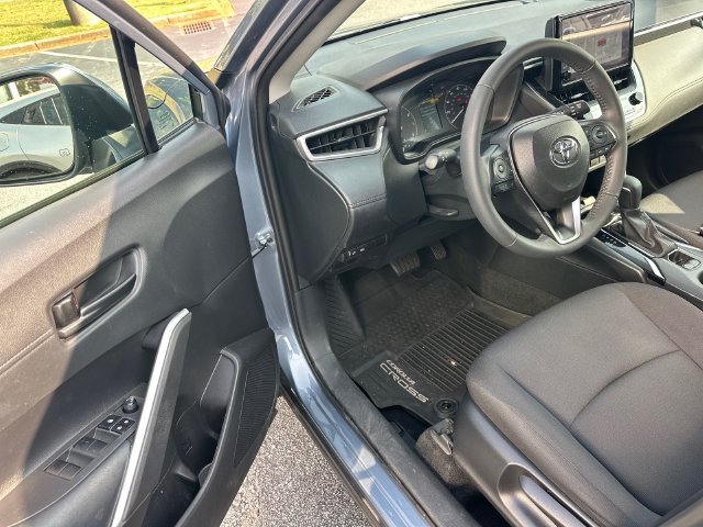 Used 2024 Toyota Corolla Cross LE w/ Moonroof Package FWD image 11