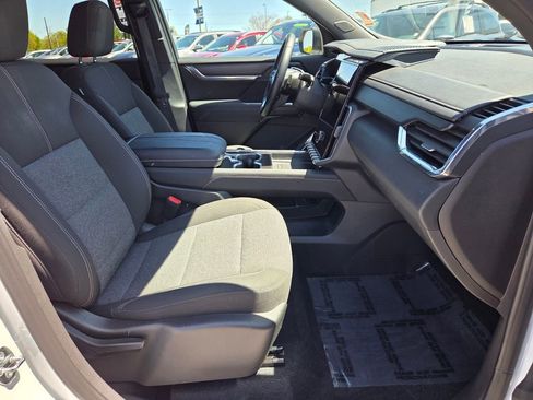 Certified 2025 GMC Acadia Elevation image 17