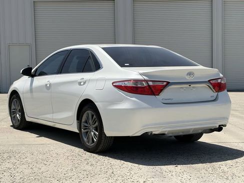 Used 2017 Toyota Camry LE FWD image 3
