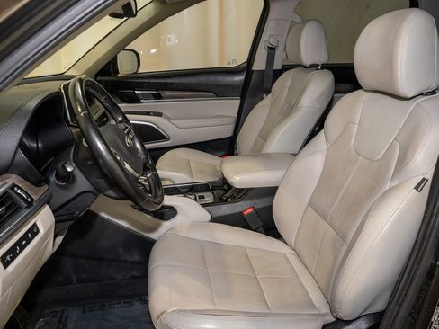 Used 2021 Kia Telluride EX w/ EX Premium Package image 12