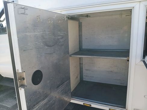 Used 2013 Ford E-450 and Econoline 450 Super Duty w/ Interior Upgrade Pkg image 17