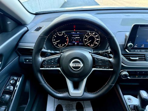 Used 2025 Nissan Altima 2.5 SR AWD/4WD image 17