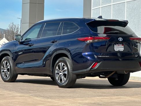 Used 2022 Toyota Highlander XLE image 7