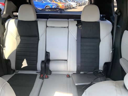 New 2025 Mitsubishi Outlander SE image 18