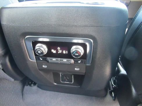 Used 2024 GMC Yukon Denali AWD/4WD image 15