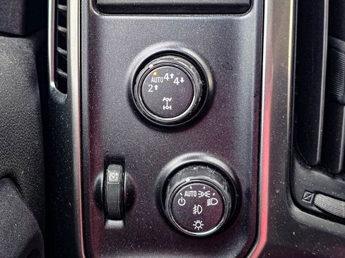 Used 2018 Chevrolet Silverado 1500 LT w/ All Star Edition image 24