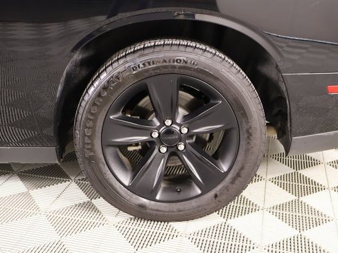 Used 2017 Dodge Challenger SXT image 15
