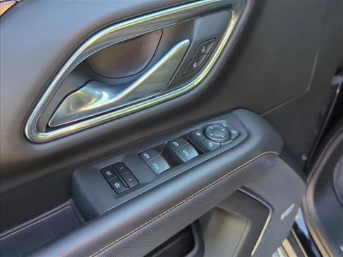 Used 2023 GMC Yukon AT4 w/ Technology Package image 8