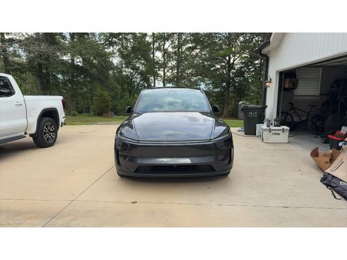 Used 2026 Tesla Model Y 2WD image 3