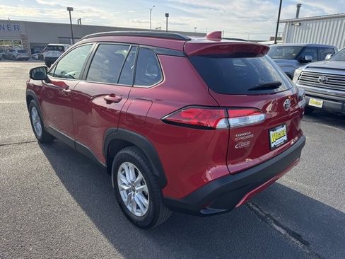 Certified 2024 Toyota Corolla Cross LE image 5