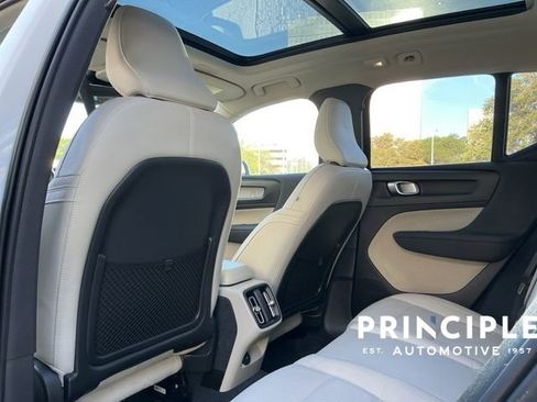 Certified 2023 Volvo XC40 B5 Plus w/ Driver Assist Package AWD/4WD image 30