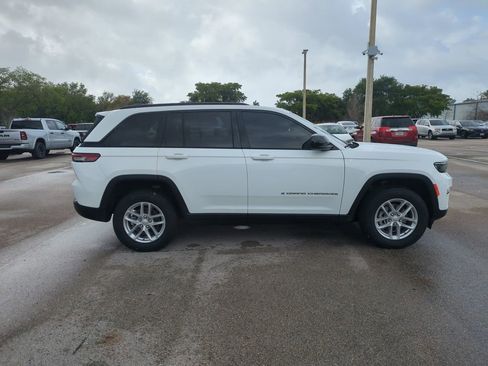 Used 2023 Jeep Grand Cherokee Laredo X image 5
