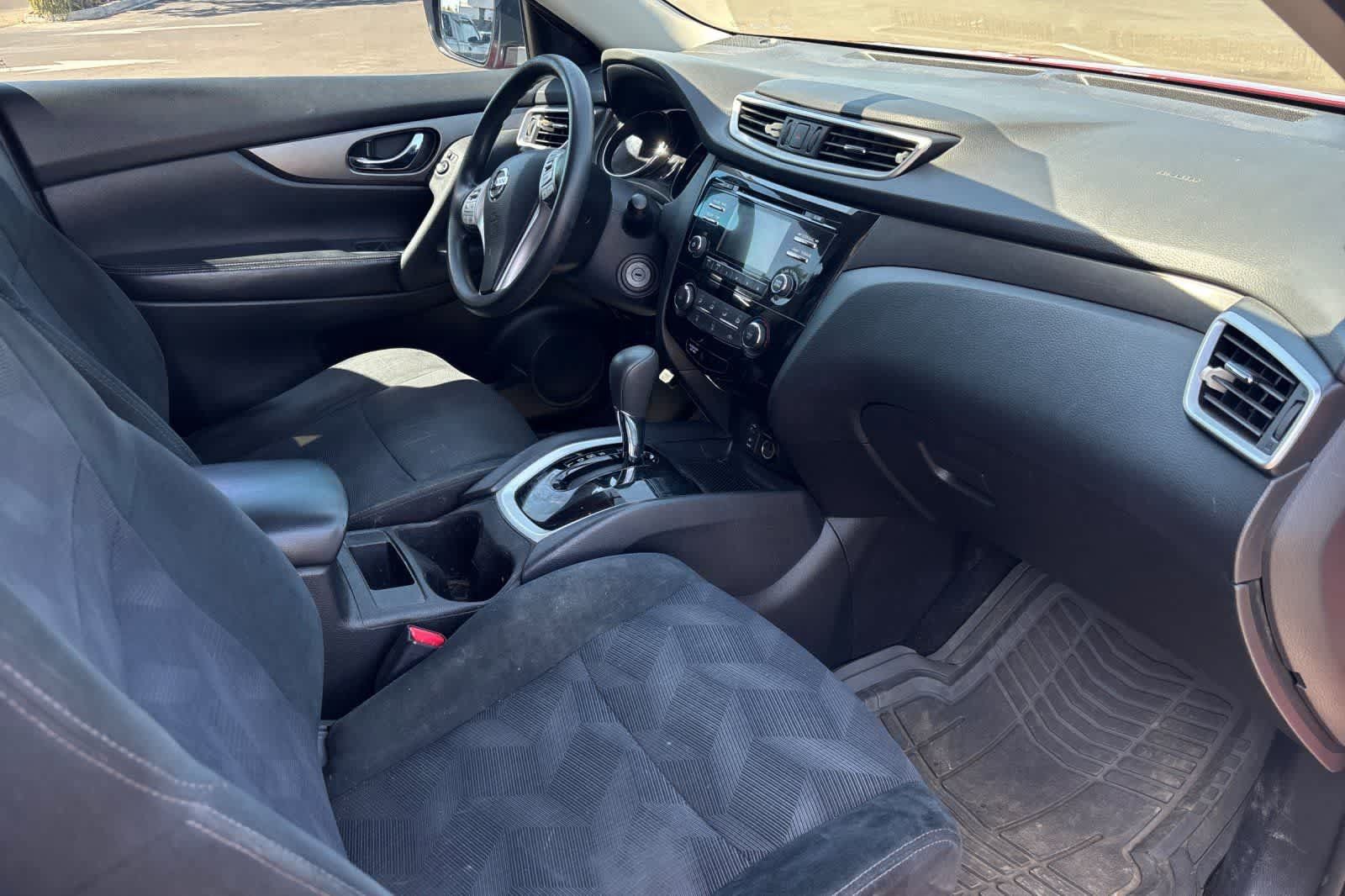 Used 2016 Nissan Rogue S FWD image 18