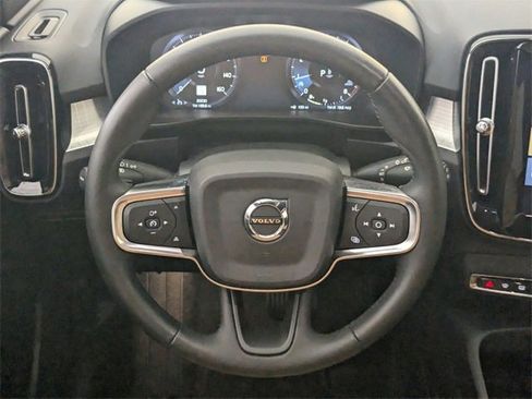 Used 2019 Volvo XC40 T5 Momentum image 8