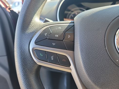 Used 2019 Jeep Cherokee Latitude w/ Popular Appearance Group image 27