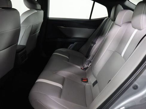 Used 2025 Toyota Camry SE w/ Convenience Package FWD image 16
