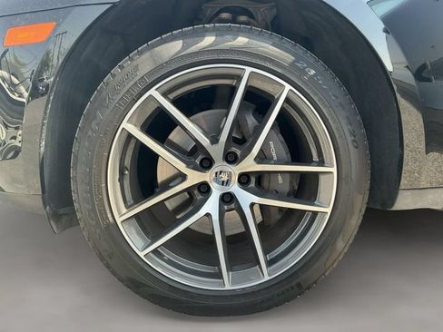 Used 2025 Porsche Macan AWD/4WD image 22