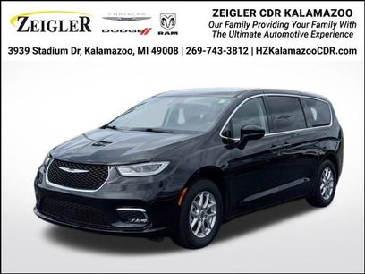 Used 2023 Chrysler Pacifica Touring-L