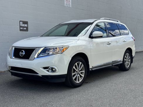 Used 2014 Nissan Pathfinder SL AWD/4WD image 2
