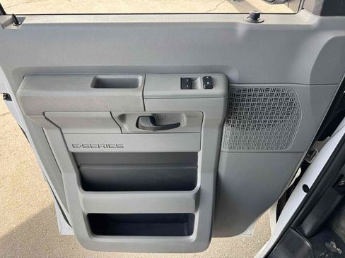 Used 2011 Ford E-350 and Econoline 350 XLT RWD image 9