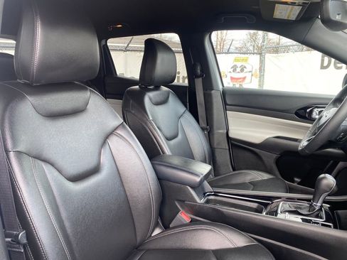 Used 2025 Jeep Compass Limited image 16