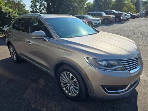 Used 2018 Lincoln MKX Select w/ Select Plus Package AWD/4WD image 3