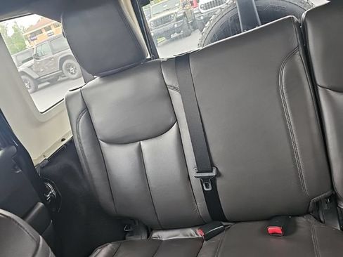 Certified 2017 Jeep Wrangler Unlimited Sahara w/ Connectivity Group AWD/4WD image 12