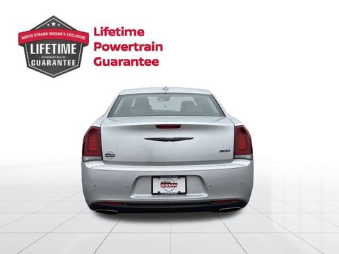 Used 2022 Chrysler 300 Touring L w/ Safetytec Plus Group image 4