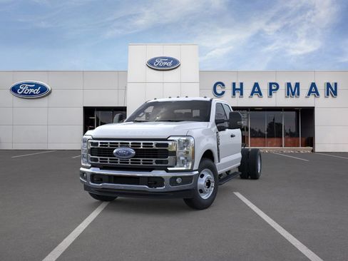 New 2025 Ford F350 XL w/ XL Chrome Package image 2