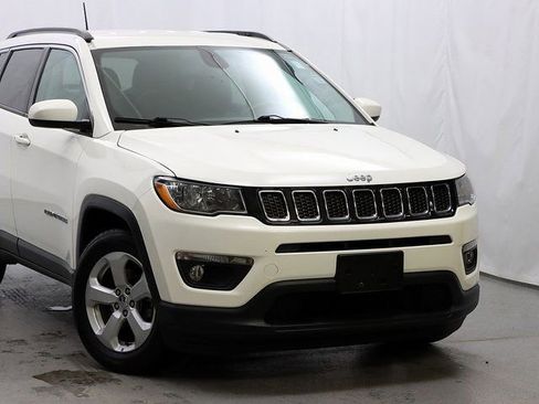 Used 2019 Jeep Compass Latitude image 2