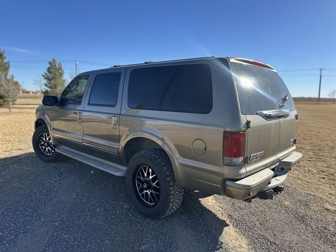 Used 2005 Ford Excursion Limited image 3