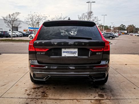 Used 2025 Volvo XC60 B5 Plus image 9