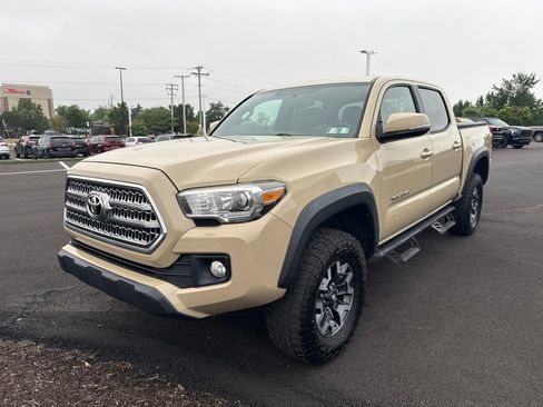 Used 2017 Toyota Tacoma TRD Off-Road AWD/4WD image 2