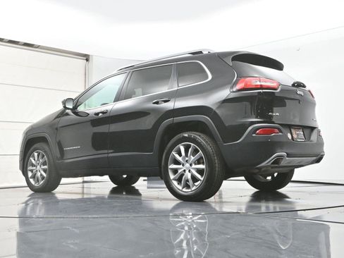 Used 2018 Jeep Cherokee Limited AWD/4WD image 27