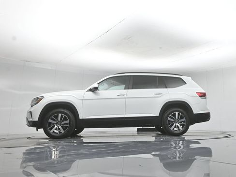 Used 2023 Volkswagen Atlas SE AWD/4WD image 7